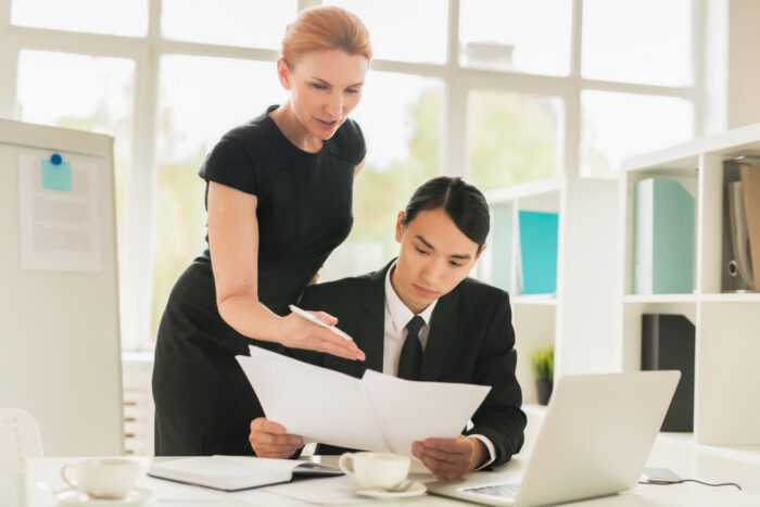 image-factoring-bigger-clients Business owner using factoring to take on bigger clients with confidence